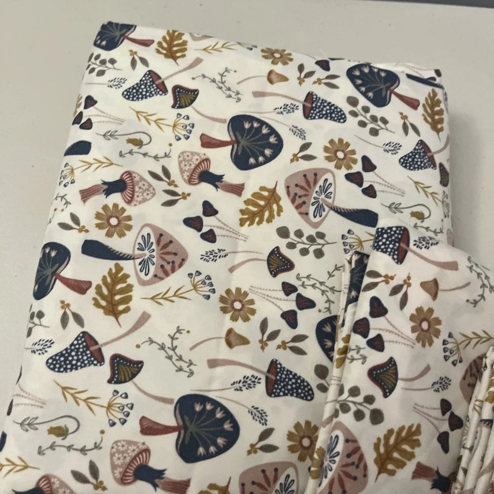 Cynthia Rowley Queen Size Flat Sheet 2 Pillowcases Mushrooms & Flowers Cottage